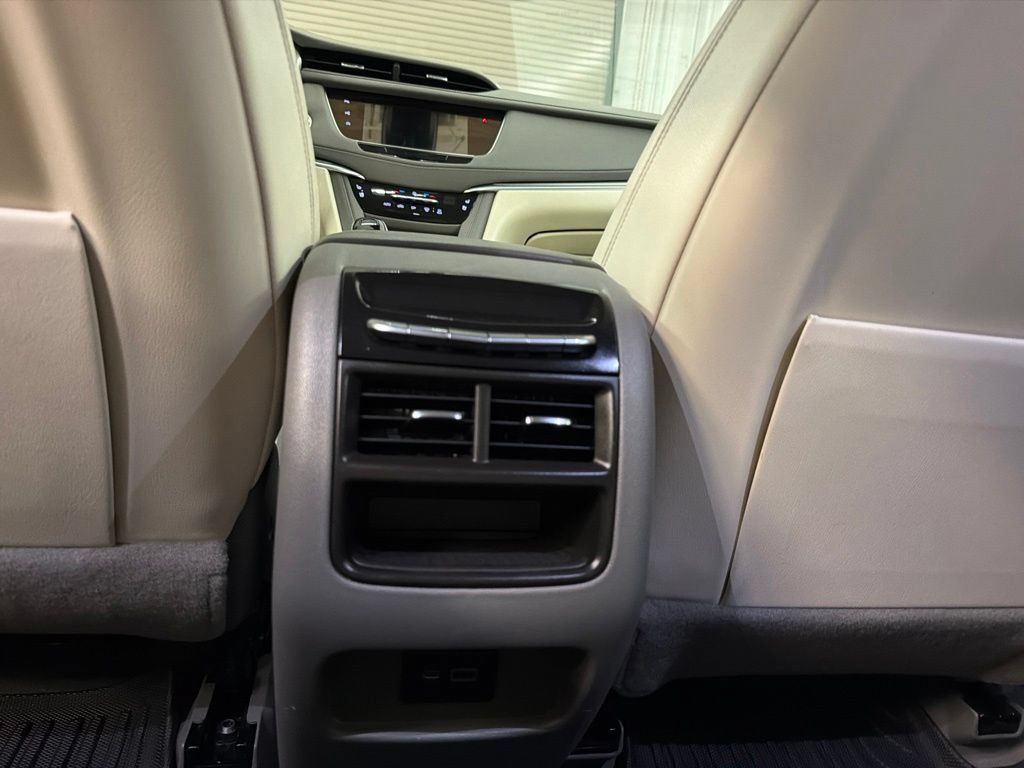 Used 2022 Cadillac XT5 Premium Luxury w/ Technology Package AWD/4WD image 21