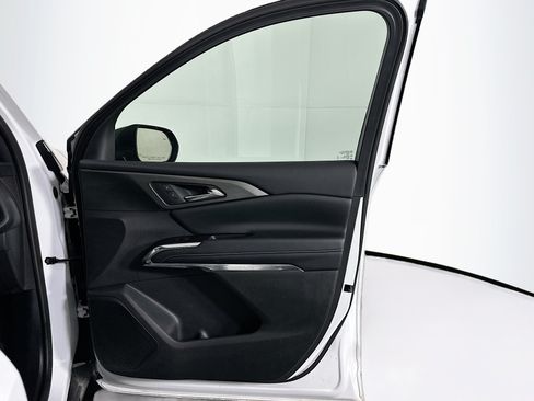 Used 2025 Chevrolet Traverse LT FWD image 34