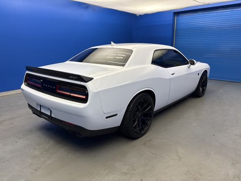 Used 2016 Dodge Challenger SRT Hellcat RWD image 7