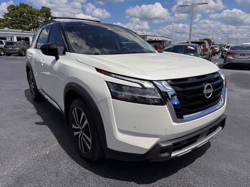 Used 2024 Nissan Pathfinder Platinum w/ Cargo Package AWD/4WD image 7
