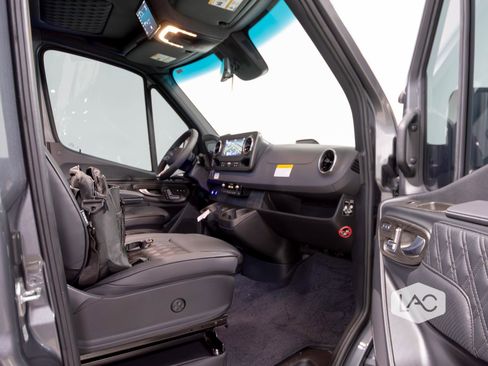 Used 2025 Mercedes-Benz Sprinter 3500 image 23