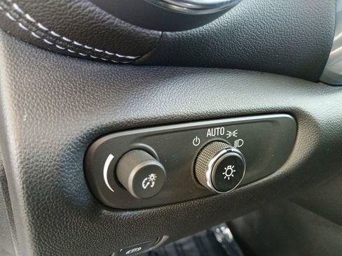 Used 2025 Chevrolet Blazer LT FWD image 25