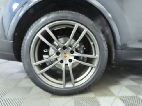 Used 2020 Porsche Cayenne image 33