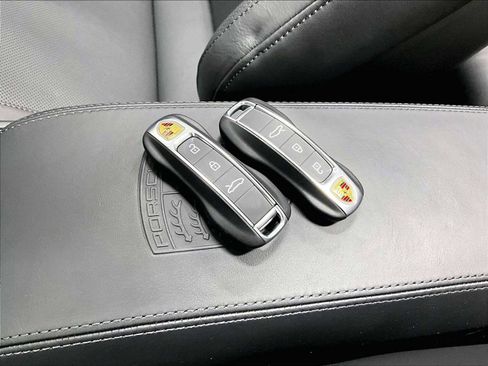 Used 2026 Porsche 911 Carrera 4 GTS image 38