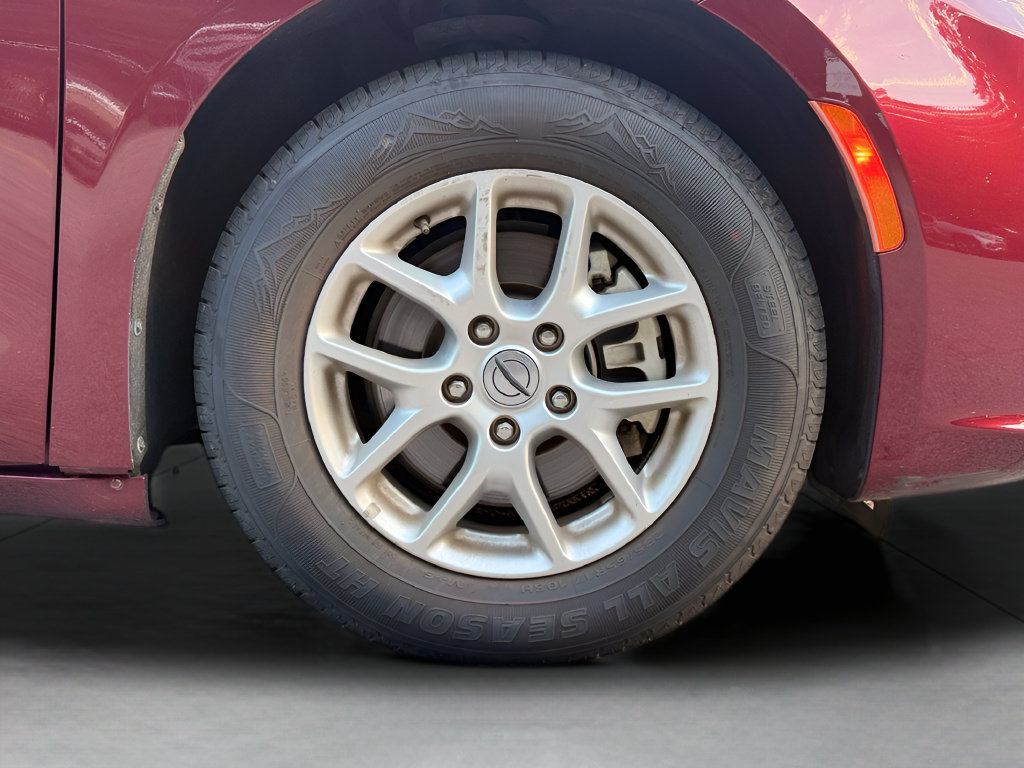Used 2023 Chrysler Pacifica Touring-L FWD image 16