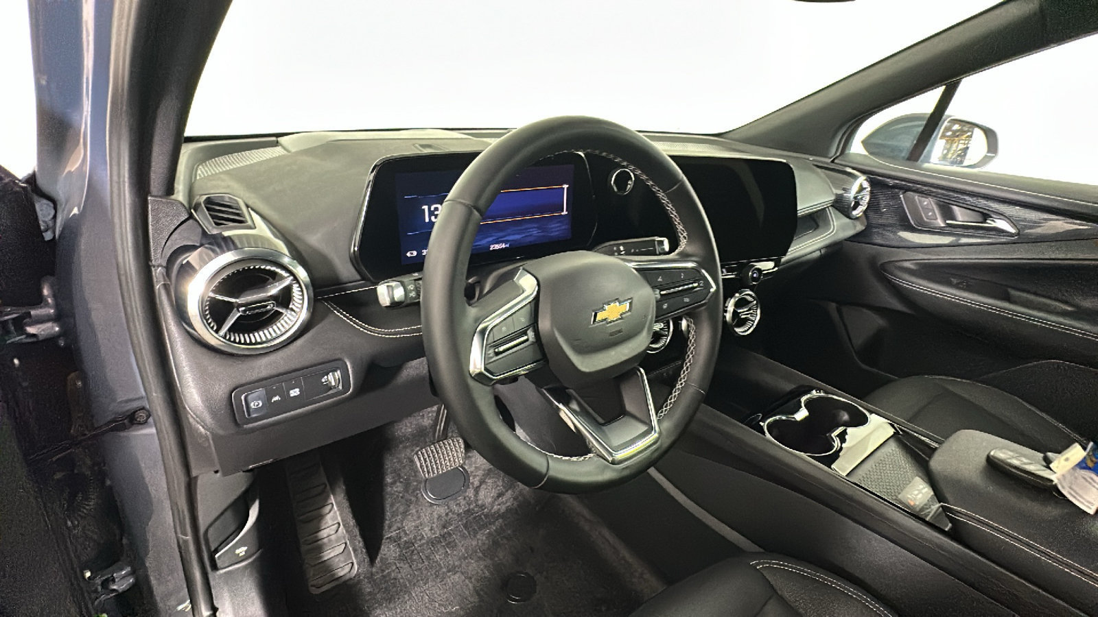 Used 2024 Chevrolet Blazer EV LT AWD/4WD image 17