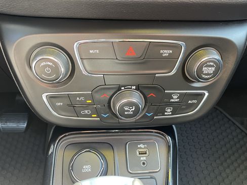 Used 2021 Jeep Compass Latitude AWD/4WD image 20