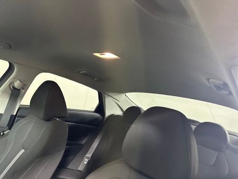 Used 2024 Hyundai Elantra SE image 12