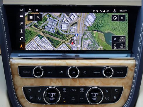 Certified 2021 Bentley Bentayga image 18