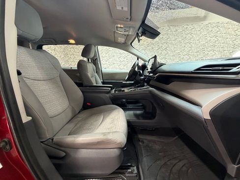 Used 2021 Toyota Sienna LE AWD/4WD image 9