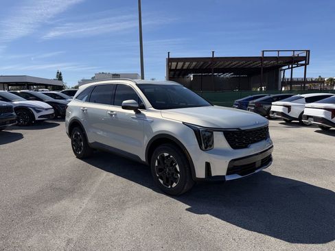 New 2026 Kia Sorento S image 2