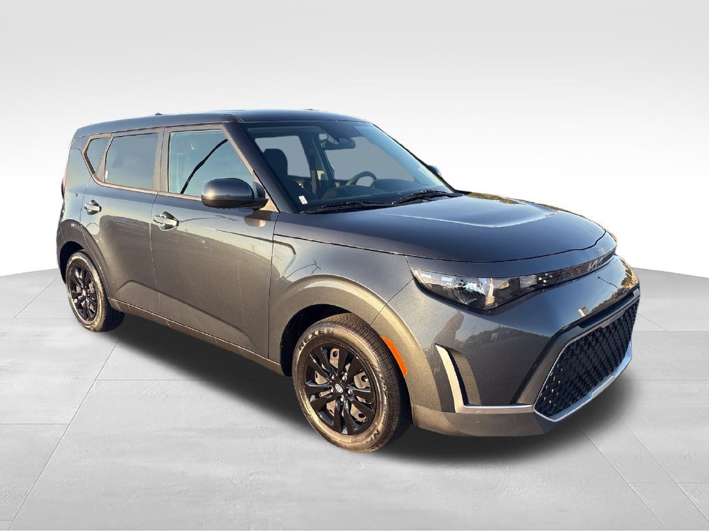 Used 2025 Kia Soul LX FWD image 9
