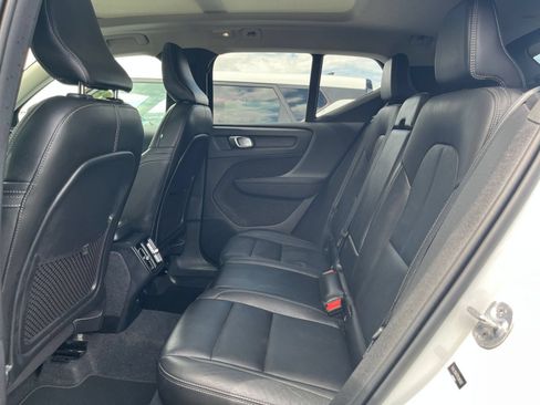Used 2024 Volvo XC40 B5 Core AWD/4WD image 25