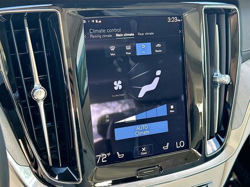 Used 2022 Volvo S60 B5 Inscription image 15