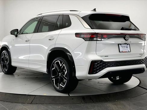 New 2026 Volkswagen Tiguan SEL R-Line image 4