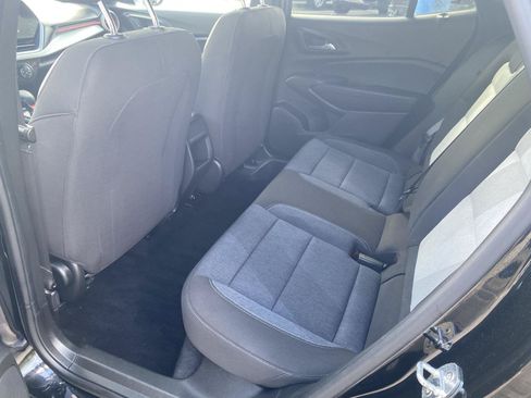 Used 2024 Chevrolet Trax RS w/ Sunroof Package FWD image 11