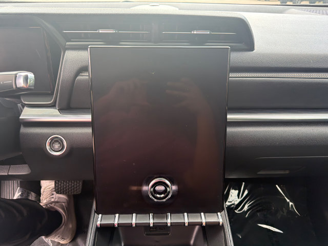 Used 2025 GMC Terrain Elevation AWD/4WD image 32