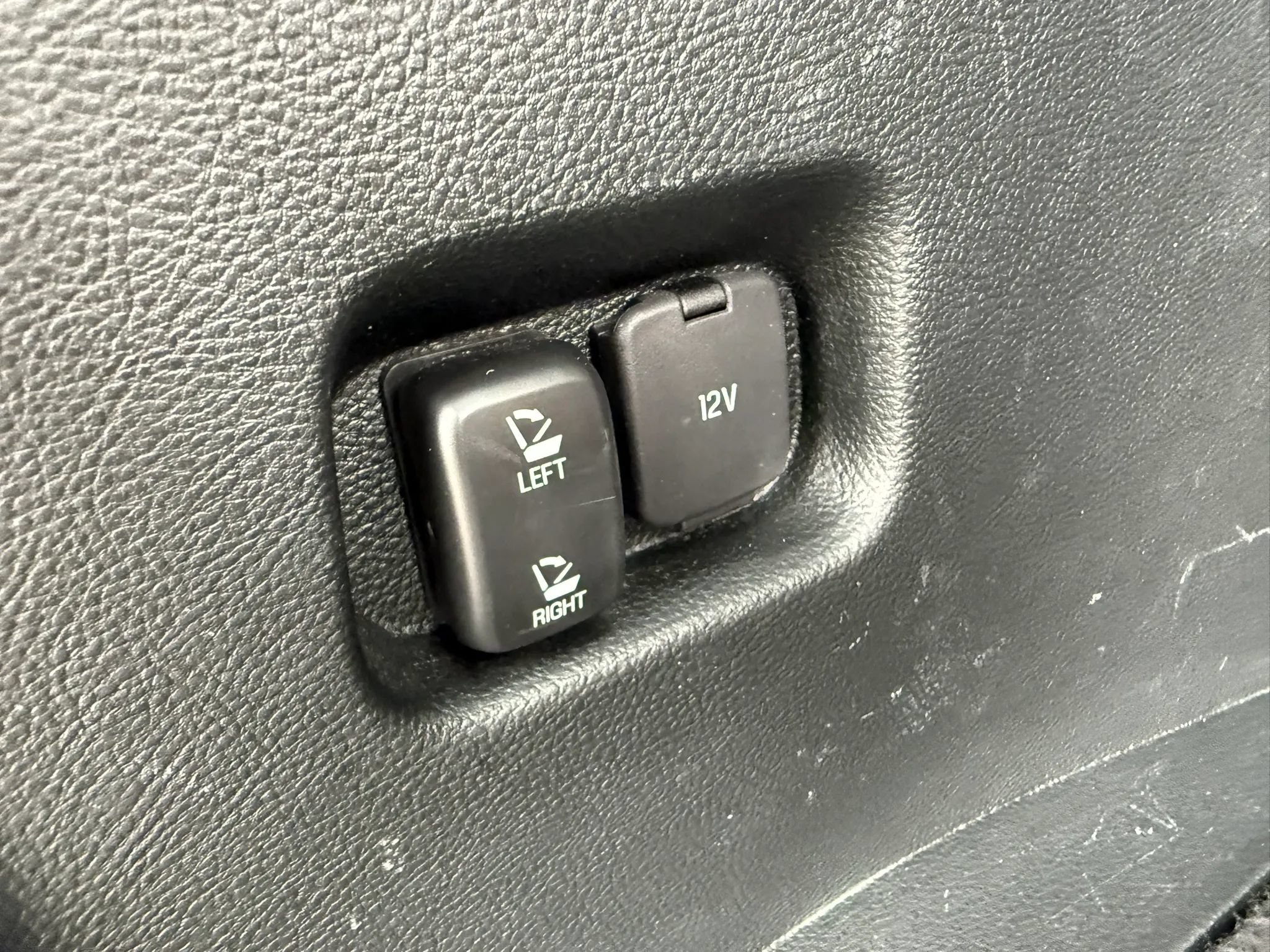 Used 2019 Ford Edge Titanium FWD image 32