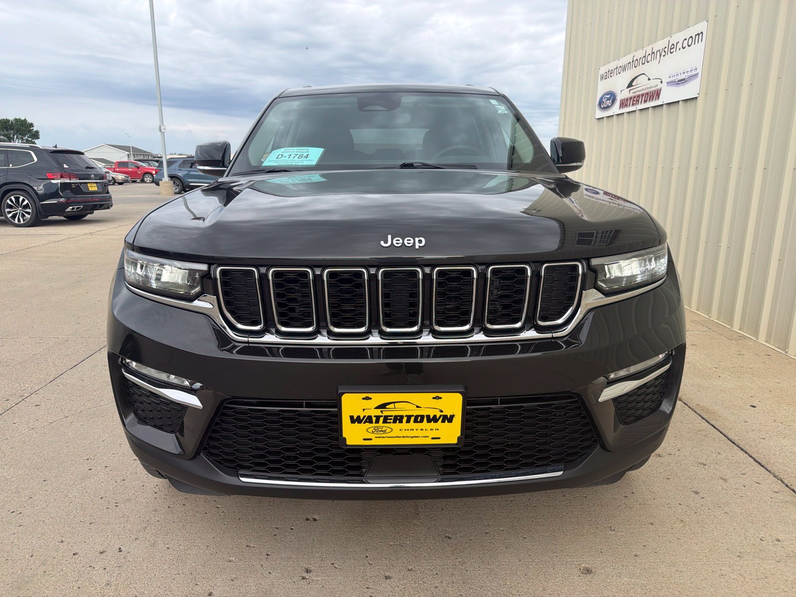 Used 2023 Jeep Grand Cherokee Limited AWD/4WD image 3