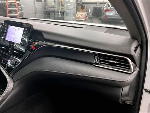 Used 2023 Toyota Camry SE w/ Protection Package (Q2) (TMS) FWD image 18