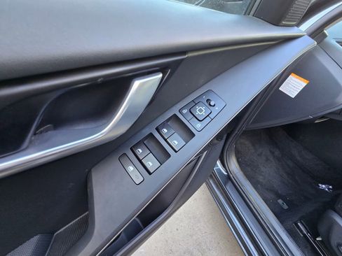 Used 2023 Kia Niro EX image 9