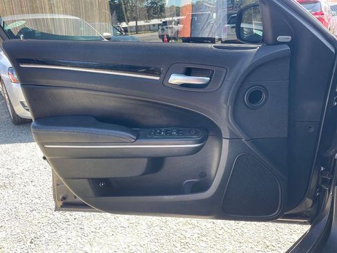 Used 2018 Chrysler 300 S RWD image 22