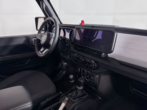 Used 2025 Jeep Wrangler Unlimited Sahara w/ Safety Group image 26