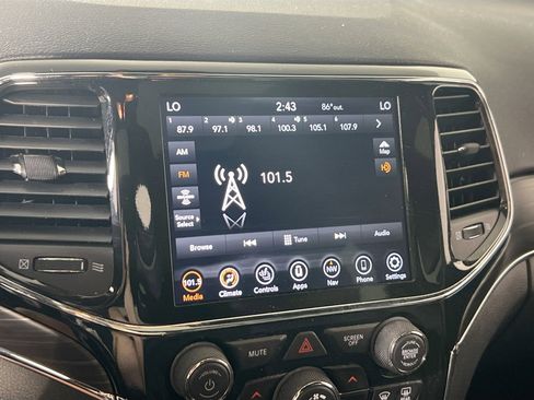 Used 2022 Jeep Grand Cherokee Limited image 14