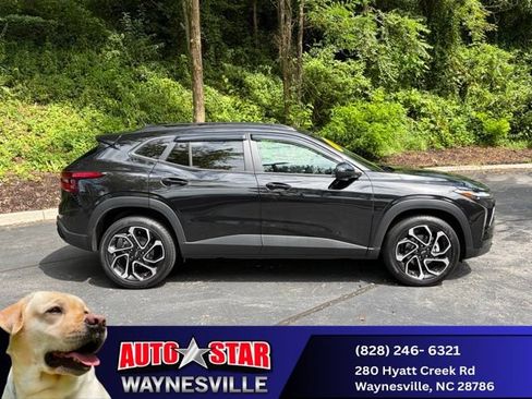 Used 2025 Chevrolet Trax RS w/ Sunroof Package FWD image 2