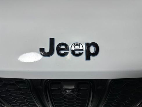 Used 2023 Jeep Grand Cherokee 30th Anniversary image 9