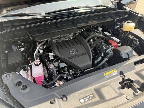 Certified 2025 Toyota Highlander LE FWD image 24