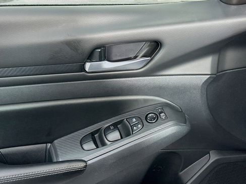 Used 2024 Nissan Altima 2.5 SV image 15