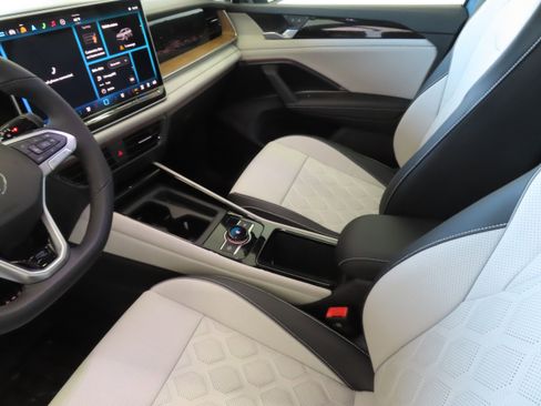 New 2026 Volkswagen Tiguan SEL R-Line image 23