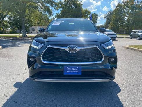 Used 2024 Toyota Highlander Platinum image 2