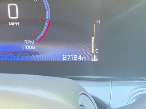 Used 2025 Chevrolet Trax LT FWD image 38