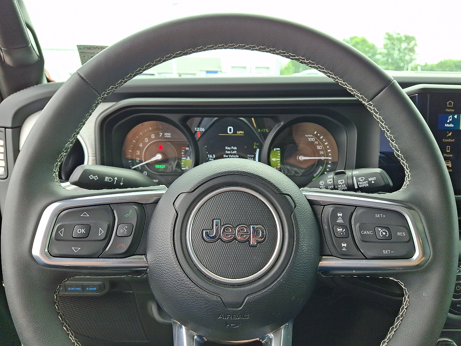 Used 2025 Jeep Wrangler Unlimited Sahara AWD/4WD image 19