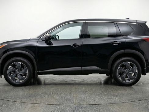 Used 2025 Nissan Rogue SV image 5