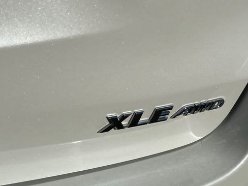 Used 2019 Toyota Highlander XLE AWD/4WD image 21