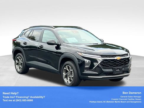 Used 2024 Chevrolet Trax LT w/ Driver Confidence Package FWD image 3