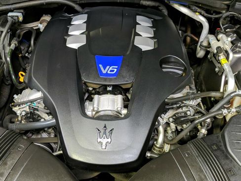 Used 2017 Maserati Quattroporte S GranSport image 34