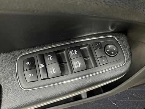 Used 2023 Chrysler 300 Touring w/ Sport Appearance Package image 25