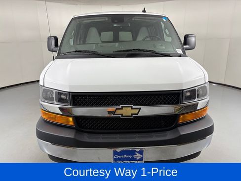 Used 2024 Chevrolet Express 3500 LT w/ LT Preferred Equipment Group RWD image 4