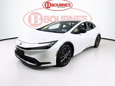 Used 2024 Toyota Prius XLE image 6