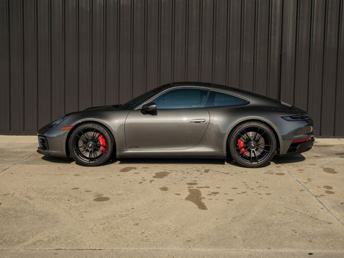 Used 2024 Porsche 911 Carrera GTS image 2