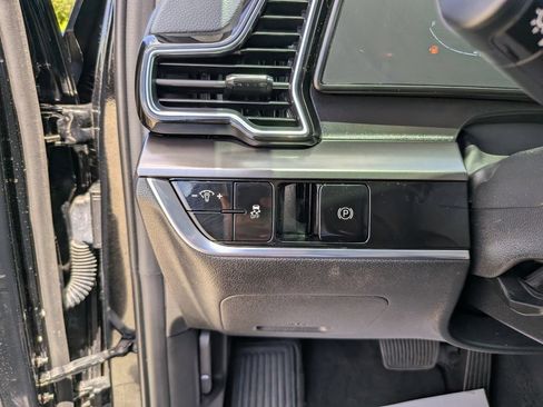 Certified 2025 Kia Sportage EX FWD image 28