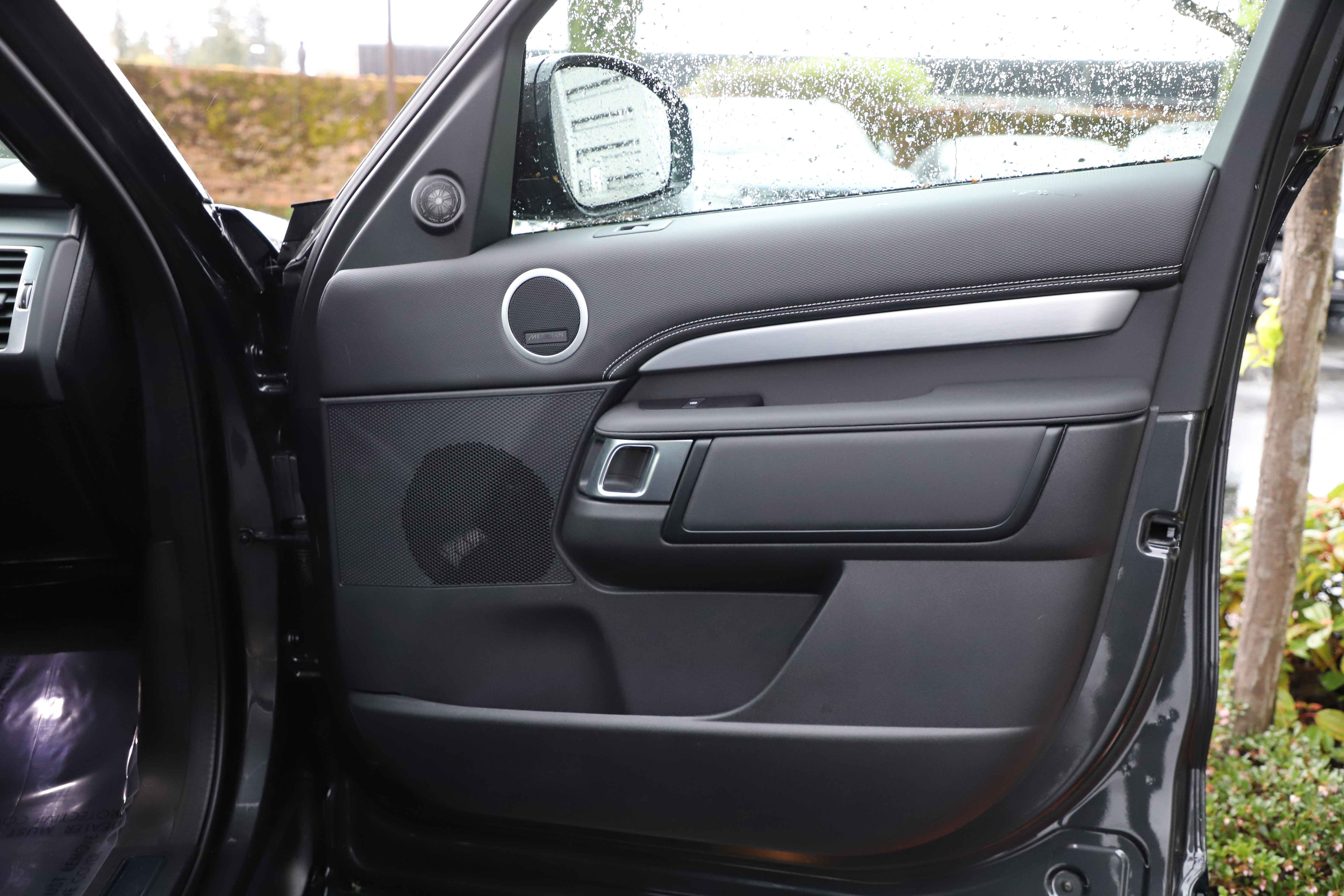 Certified 2025 Land Rover Discovery Dynamic SE AWD/4WD image 9