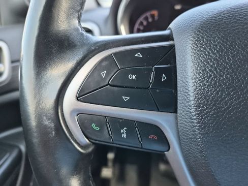 Used 2020 Jeep Grand Cherokee Laredo w/ Laredo X Package RWD image 22
