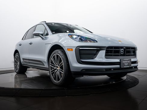 Certified 2026 Porsche Macan image 9