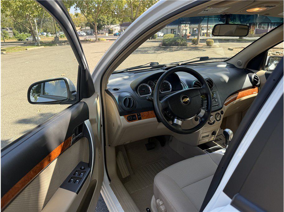 Used 2011 Chevrolet Aveo LT w/ Power and Convenience Package FWD image 9