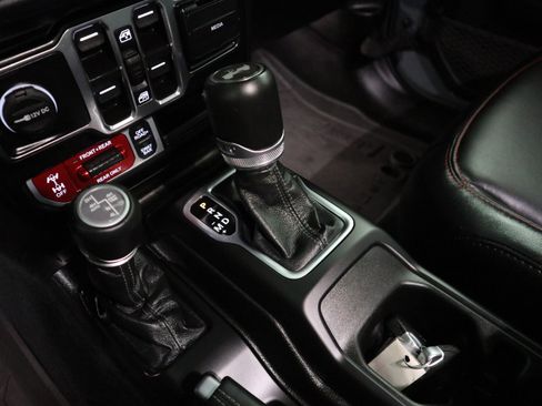 Used 2024 Jeep Wrangler Unlimited Rubicon AWD/4WD image 27